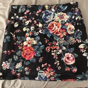 Floral Mini Skirt 🌺